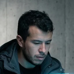 Daniel Zambrano, Ingeniero Financiero
